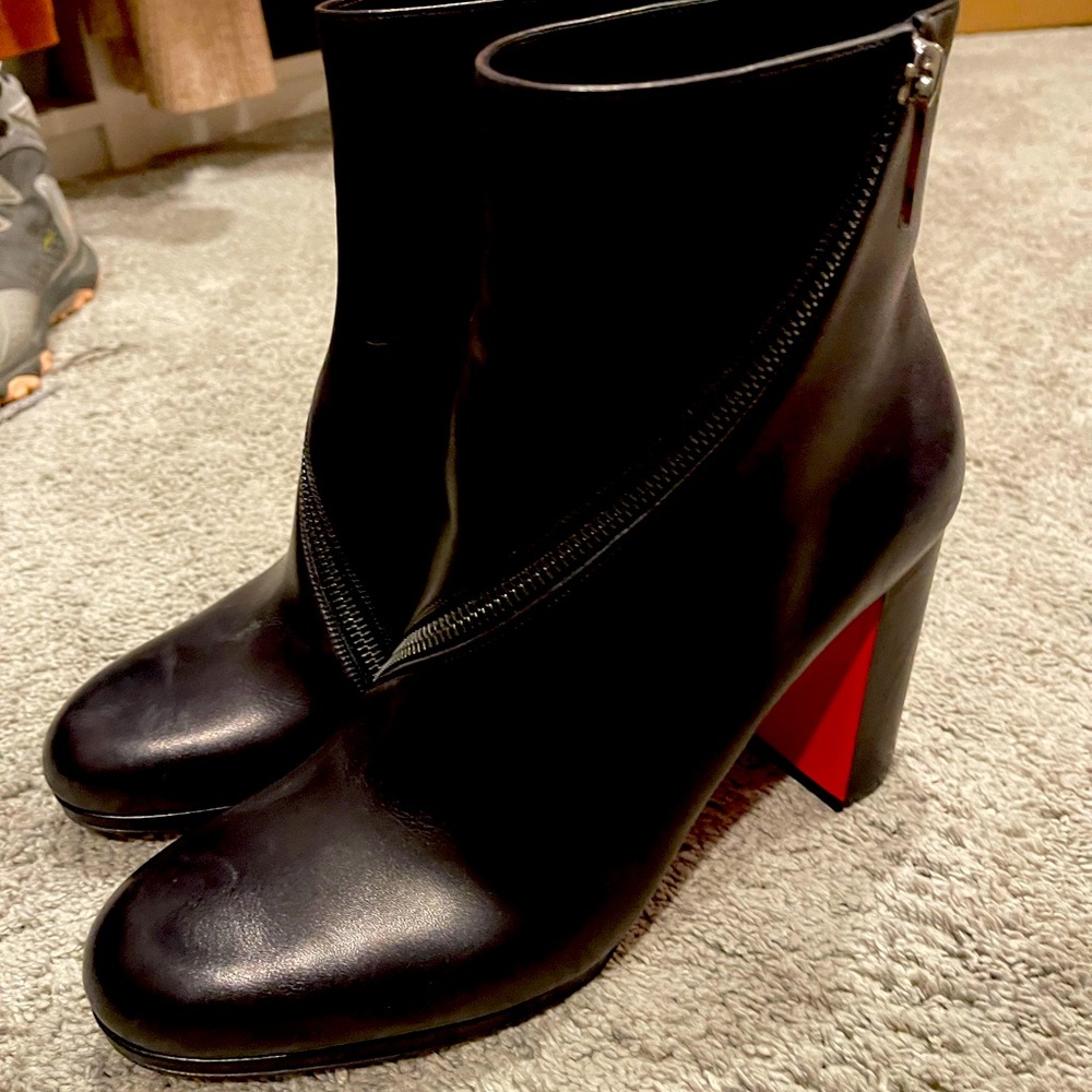 CL red bottom booties. Zipper crosses over. Worn 3 times. These are a 41 1/2